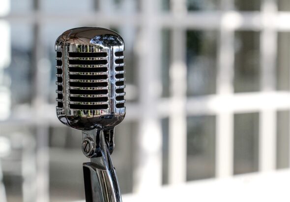 microphone-5340340_1280